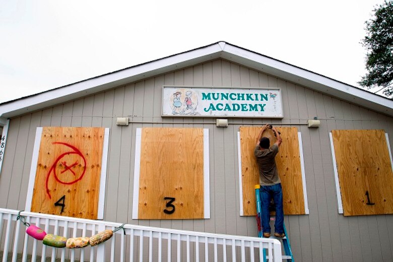 Dorian recobra fuerzas tras dejar al menos 20 muertos en Bahamas