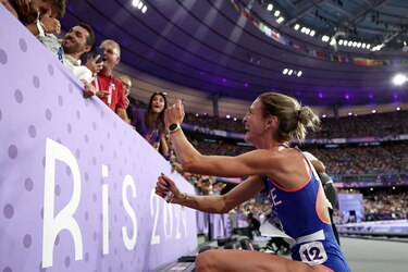 El amor se la juega en París 2024: atleta francesa le propone matrimonio a su pareja luego de romper récord continental