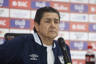 Luis Fernando Tena trabaja con los convocados para los duelos ante Panamá y Surinam 