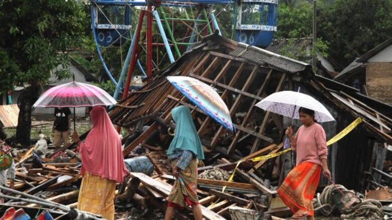 Sube a 373 los muertos por tsunami en Indonesia