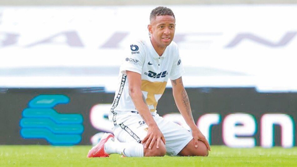 Pumas da de baja a Gabriel Torres por bajo rendimiento