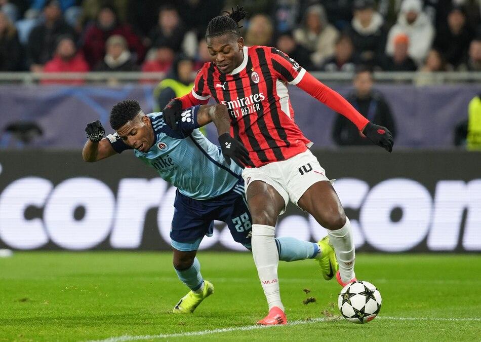 El Slovan de César Blackman cae 2-3 ante el AC Milan de Leao