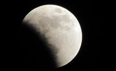 Una hermosa noche con un eclipse de superluna