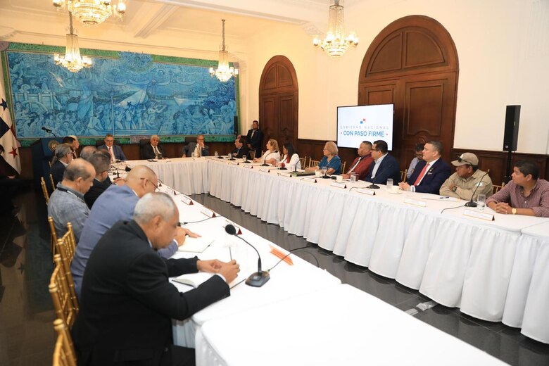 Gremios administrativos de la CSS no fueron invitados a la reunión con Mulino, mientras que los de salud apuestan al diálogo abierto