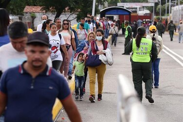 Colombia y Venezuela reabren la frontera común cerrada hace siete años
