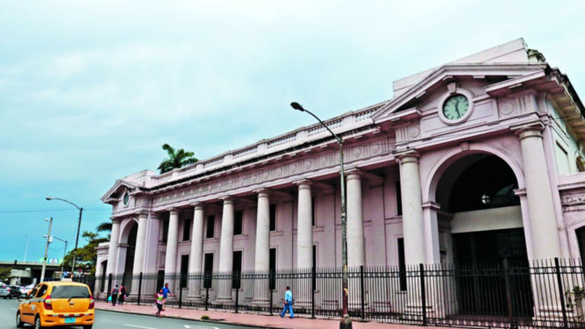 La histórica estructura ubicada en la plaza 5 de Mayo, corregimiento de Santa Ana, se construyó entre 1912 y 1913. Fue la estación del ferrocarril interoceánico hasta