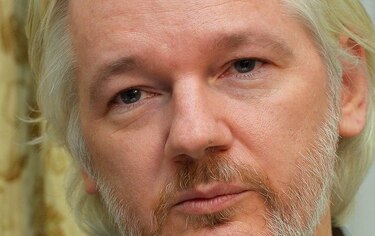 La fiscalía sueca cierra parte de la acusación contra Assange