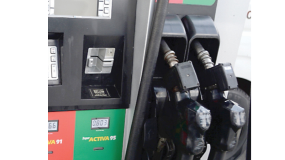 Galón de combustibles bajarán hasta 15 centavos