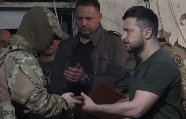 Presidente ucraniano visita la línea del frente en el Donbás