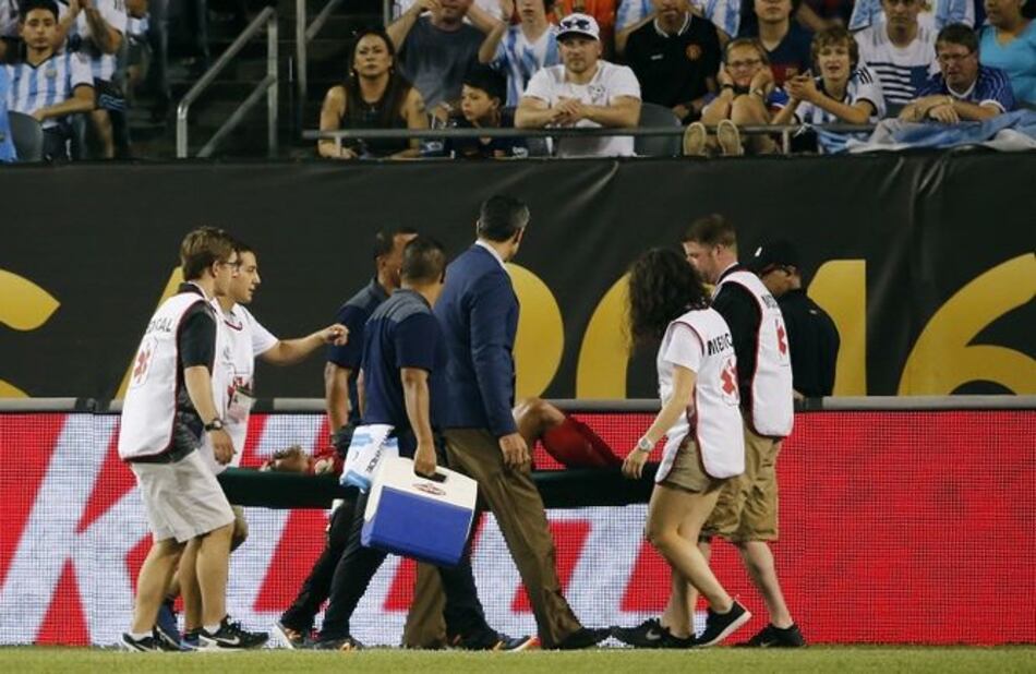 Pimentel será operado, podría estar ausente de la selección por seis meses