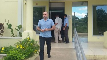 Niegan permiso de salida del país a representante legal de Campos de Pesé