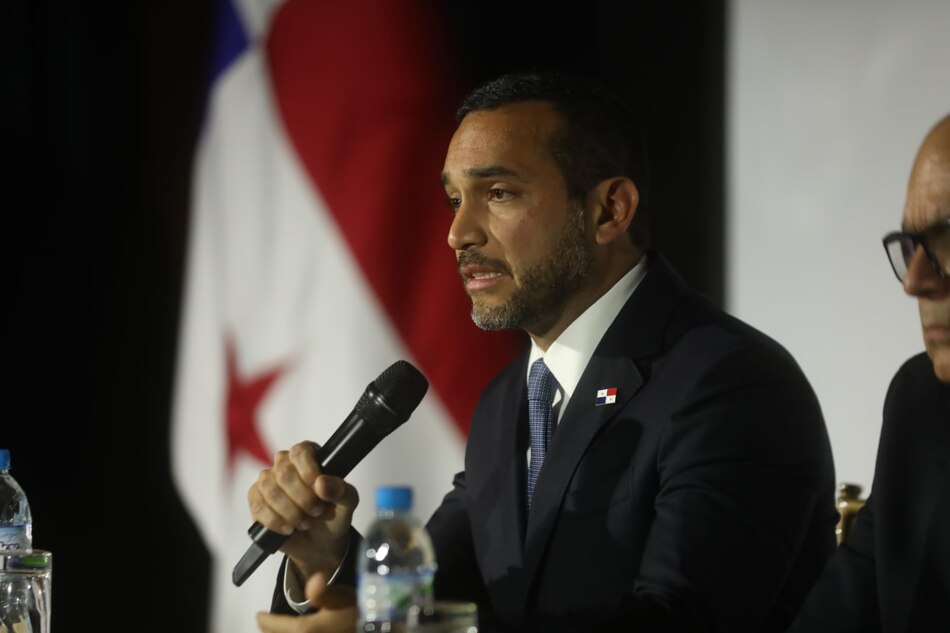 Renuncia el vicecanciller Carlos Ruiz Hernández