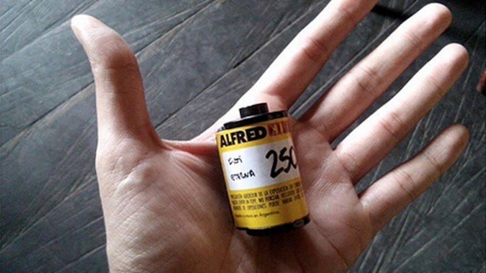 Tomás Cortés y la magia de la fotografía analógica