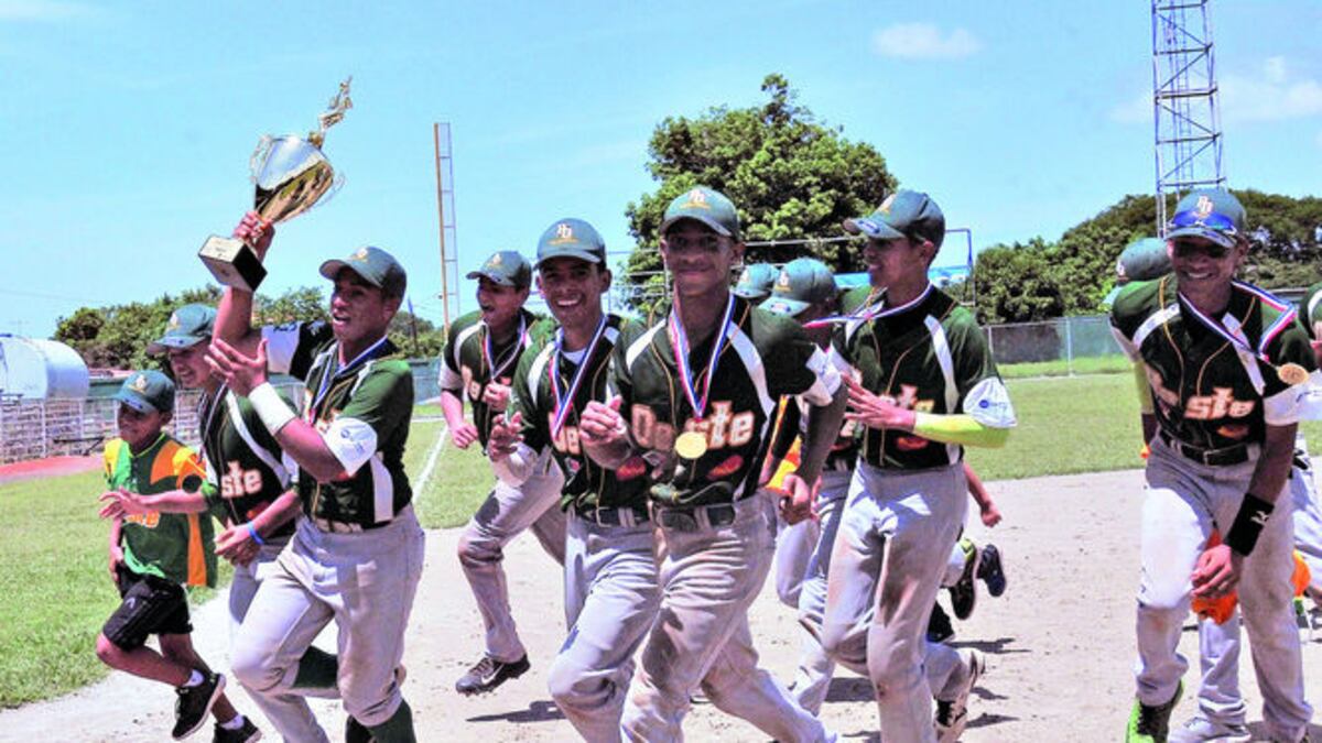Los vaqueros pasean con orgullo el título de campeones que le ganaron a los metropolitanos.