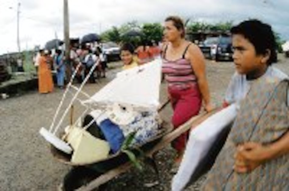 El río Pacora se desborda y unas 183 personas se ven afectadas