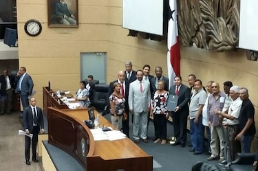 Aprueban en tercer debate pago de décimo tercer mes a extrabajadores