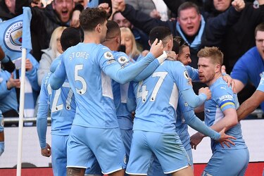 Manchester City golea al United en el derbi y sigue intratable en la Premier