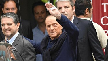 Silvio Berlusconi sale del hospital tras operación al corazón
