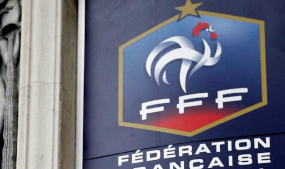 Registran sede de Federación Francesa de Fútbol, en conexión con caso Blatter