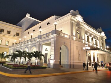 Paseo virtual por el Teatro Nacional
