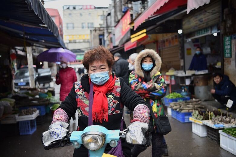 China confina ciudades enteras para frenar la epidemia de coronavirus