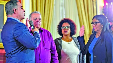 Destituyen a la fiscal general y ordenan reestructurar el MP