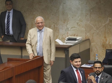 Reglamento de la Asamblea: Camacho busca eliminar del proyecto la prohibición de que diputados nombren familiares
