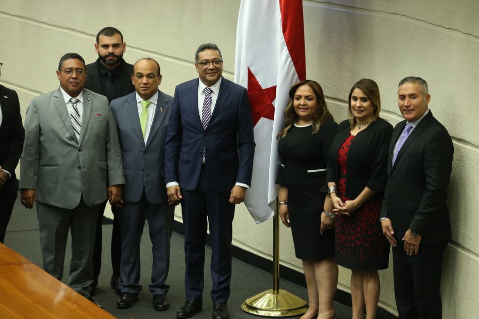 Pleno ratifica a Dino Mon como director de la Caja de Seguro Social 