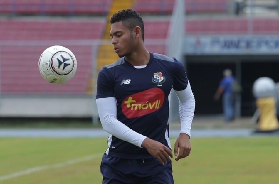 Ismael Díaz fue presentado por su nuevo equipo en Portugal