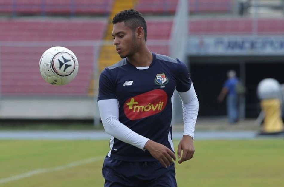 Ismael Díaz fue presentado por su nuevo equipo en Portugal