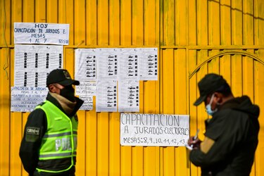 Bolivianos arrancan elección presidencial, un año después de la renuncia de Evo Morales