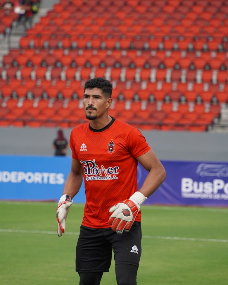 Marcos de León: el portero veragüense que enfrentará a Messi y Suárez