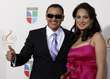 Elvis Crespo celebra la llegada de su nueva hija