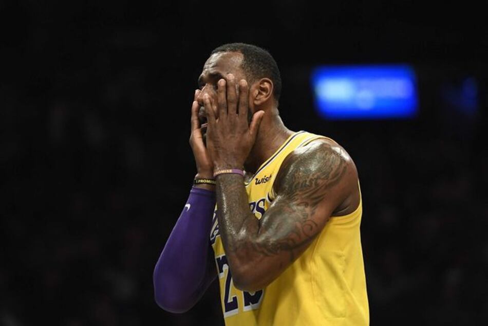 Actuación de LeBron James cae en saco roto ante los Nets
