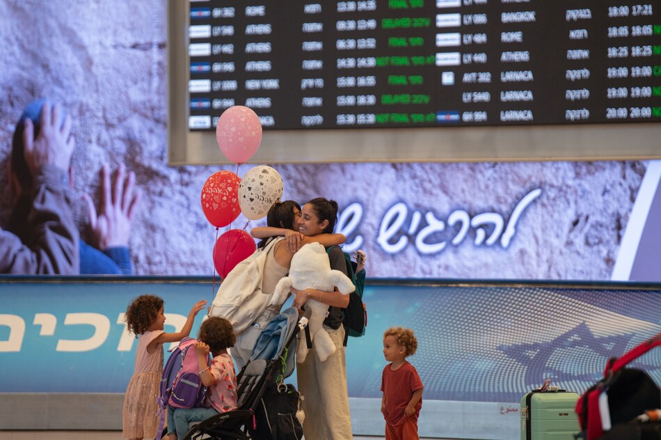 Israel reanuda vuelos tras la guerra con Irán entre emociones y cancelaciones