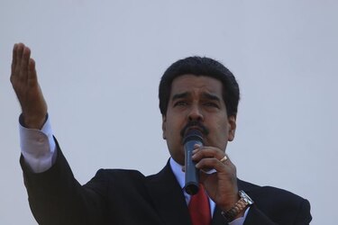 Maduro dice que Venezuela acompañará al Papa en su labor por los pobres