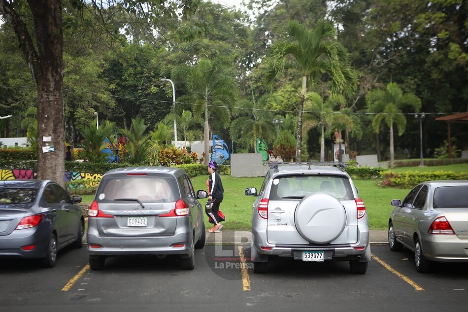 ‘No se va a cobrar’ por el uso de los estacionamientos del parque Omar: Monique Mulino