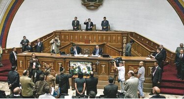 Asamblea juramenta a diputados impugnados de Amazonas