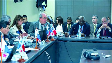 Ayú Prado amenaza con aplazar vigencia de carrera judicial