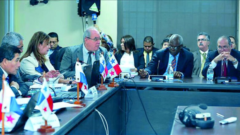 Ayú Prado amenaza con aplazar vigencia de carrera judicial