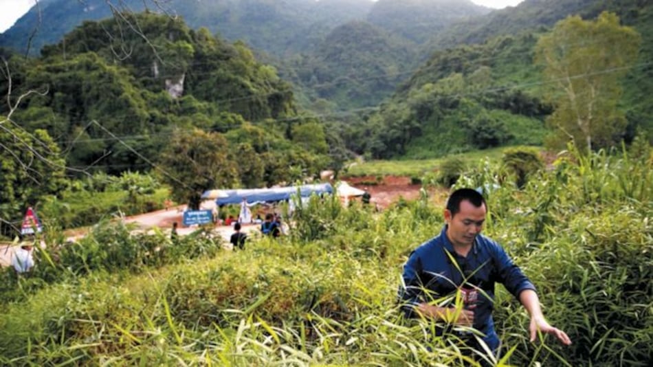 El éxito del rescate de los niños atrapados en una cueva depende de Phra Pirun, el dios de la lluvia