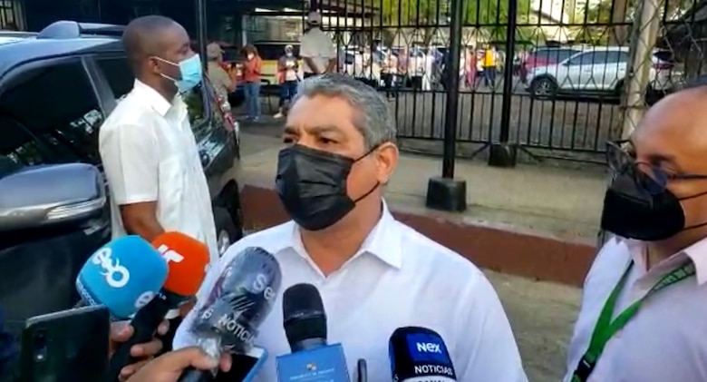 Ministro Sucre sobre certificaciones médicas: pide revaluar la medida y que se derogue polémica resolución