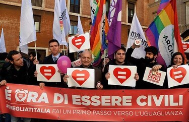 Parlamento italiano aprobó ley que legaliza la unión homosexual