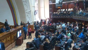 Asamblea de Venezuela declara a Maduro ‘usurpador’ de la presidencia