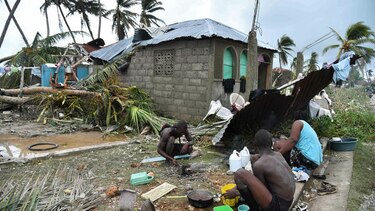 Huracán Matthew azota a Florida tras dejar 478 muertos en Haití