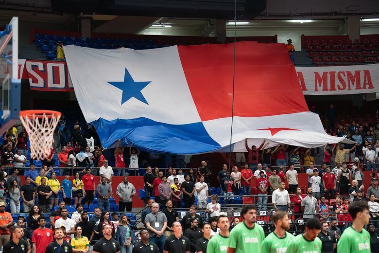 Panamá derrota a Brasil en una noche brillante de Iverson Molinar