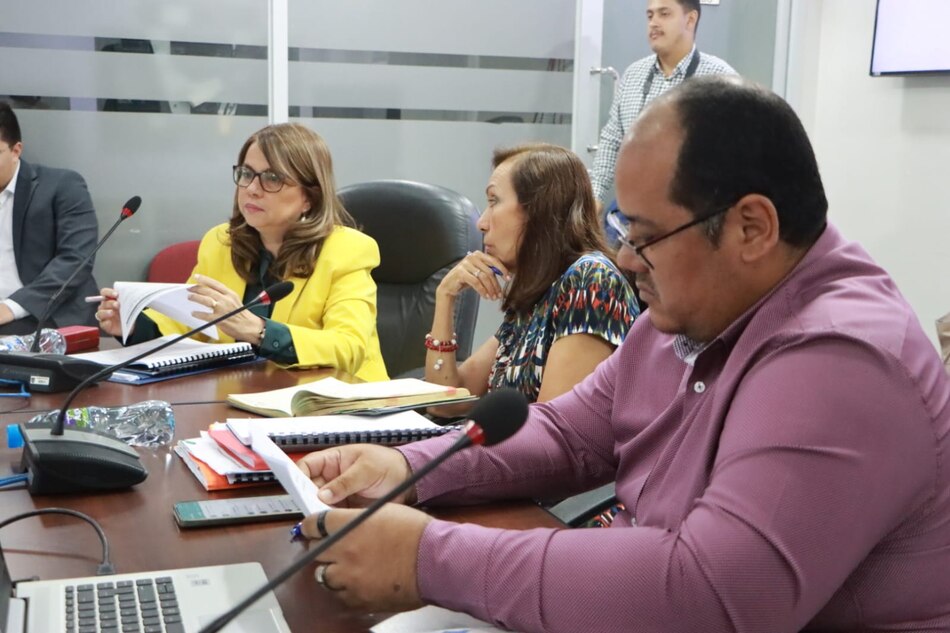 Comisión de Presupuesto avala al Meduca traslado de partida por $2.8 millones para planilla