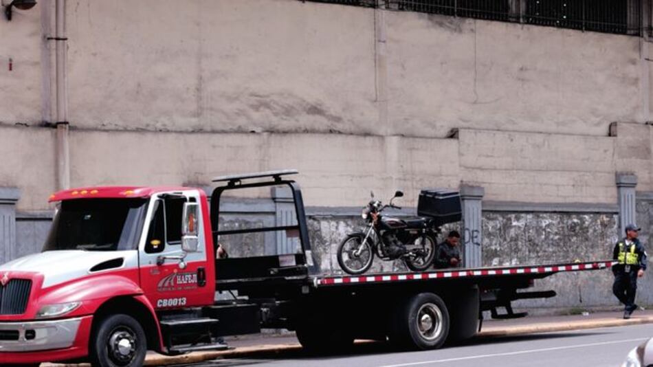 Conflicto por nueva tarifa de grúas