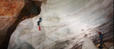 Cambio climático amenaza icónicas cuevas de hielo en Austria