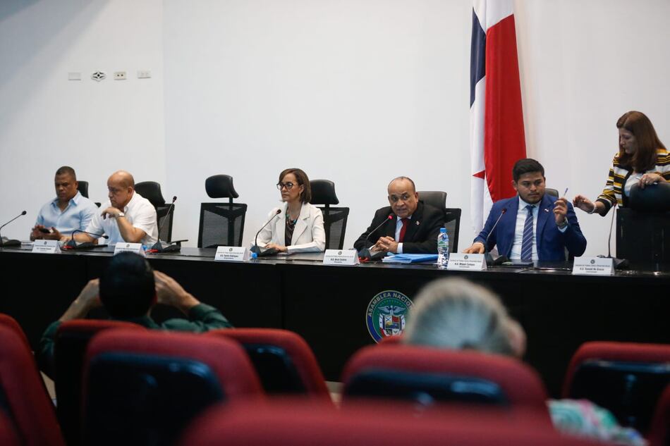 Bancadas legislativas ajustan propuestas para el segundo bloque del proyecto que reforma la CSS